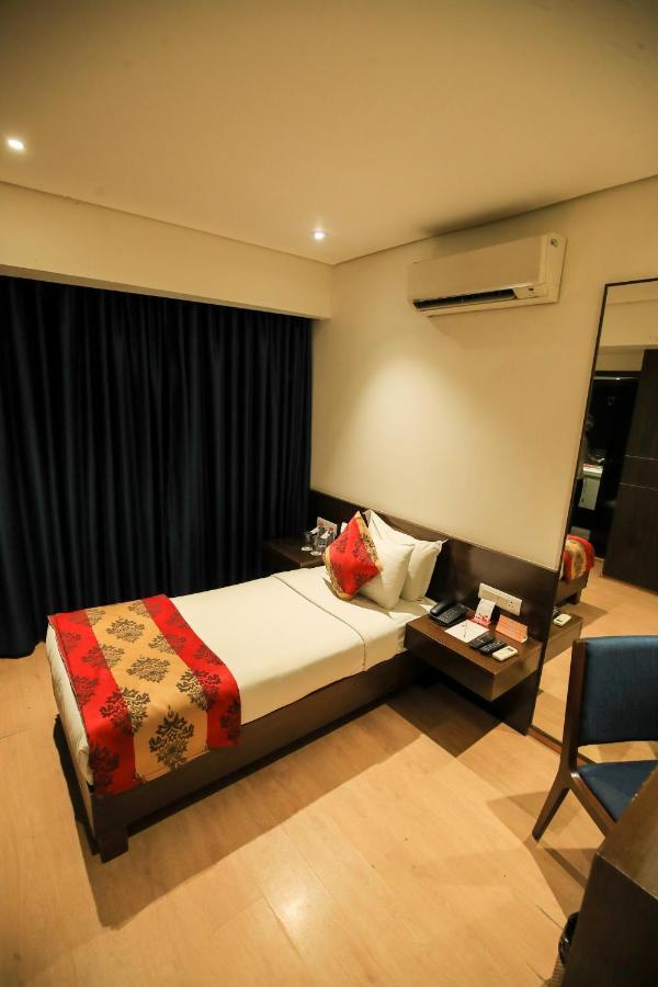 Hotel German Palace Near To Airport Gandhinagar Buitenkant foto