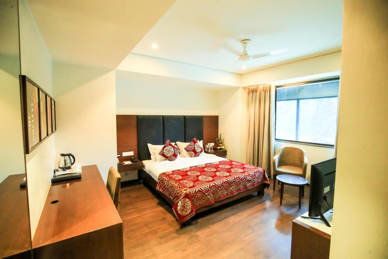 Hotel German Palace Near To Airport Gandhinagar Buitenkant foto